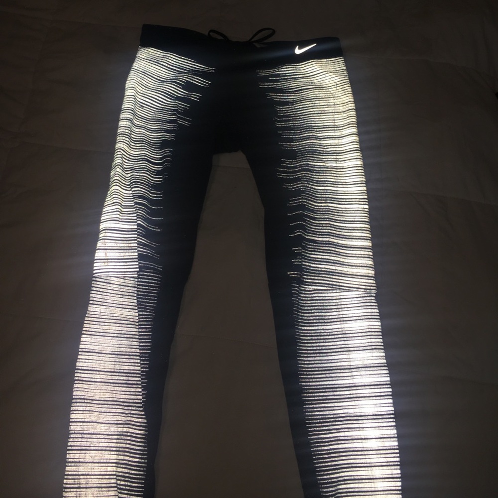 Nike dry-fit reflective Capri leggings